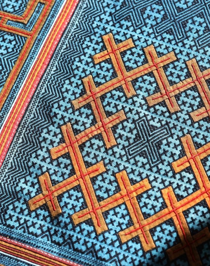 希少・手刺繍 ミャオ族伝統布／平繍テーブルクロス／ヴィンテージ民族刺繍／一点物