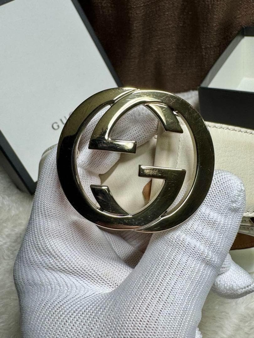 GUCCI ホワイトレザー GGロゴバックルベルト