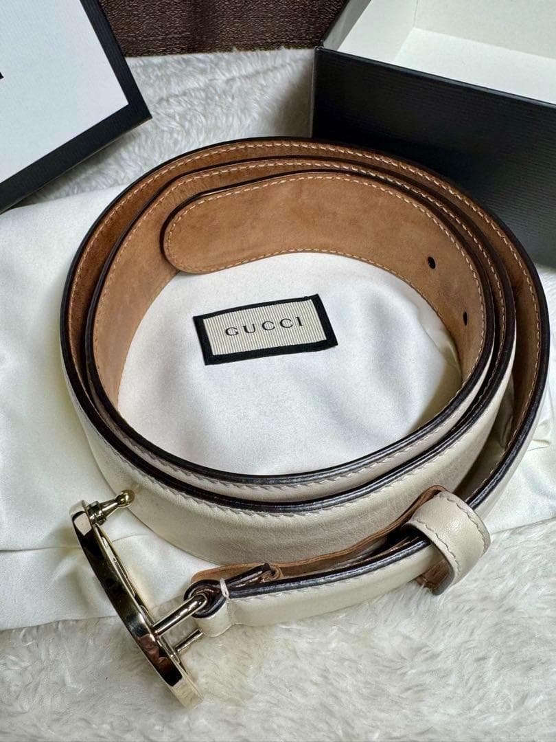GUCCI ホワイトレザー GGロゴバックルベルト