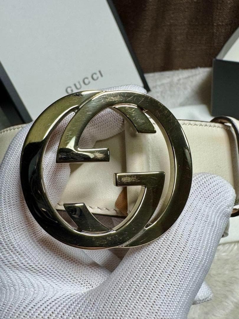 GUCCI ホワイトレザー GGロゴバックルベルト