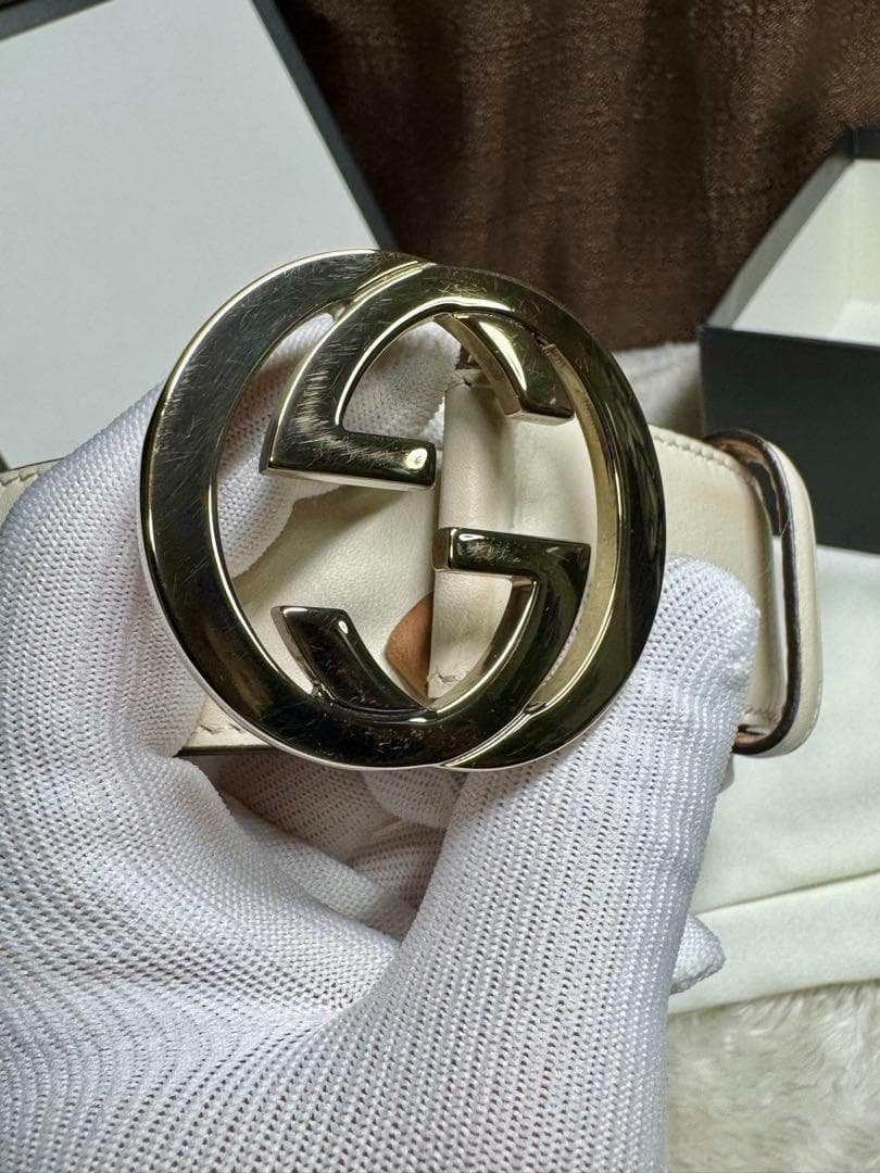 GUCCI ホワイトレザー GGロゴバックルベルト