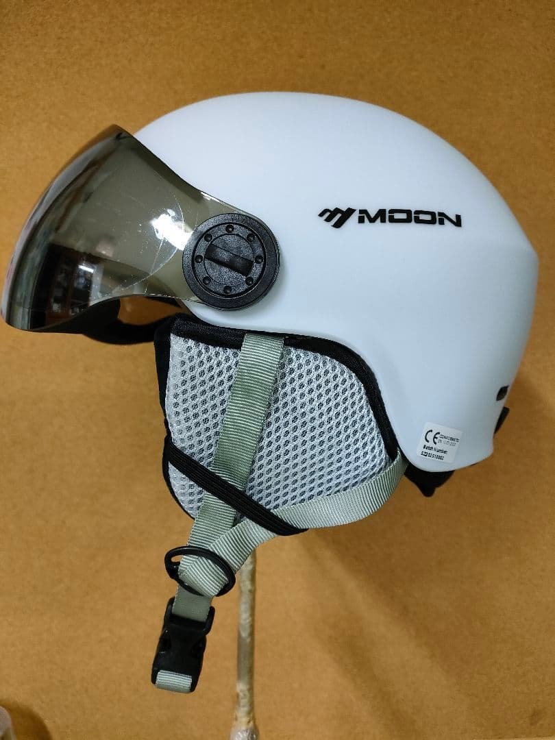 スキー用ヘルメット　大人用　Lサイズ　58cm〜61cm