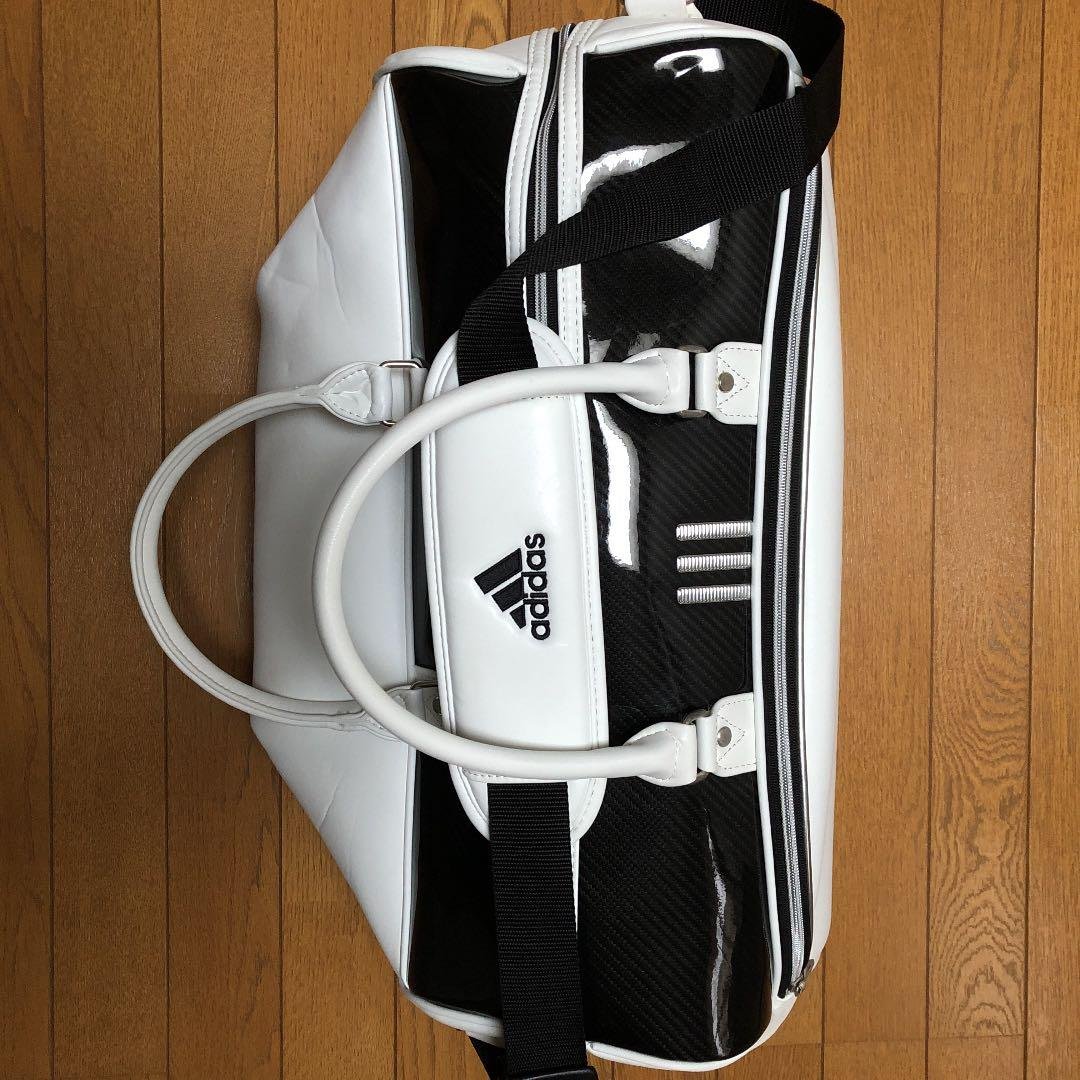 アディダスのゴルフパックです。一度使用です。サイズは50cm×25cm×25cm
