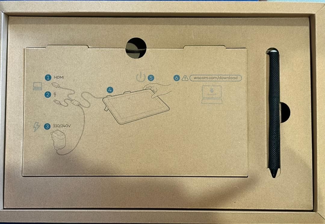 Wacom One DTC133 液晶ペンタブレット本体とペン