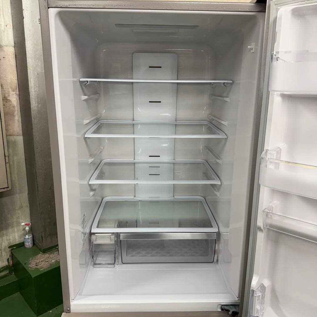 228 日立　大型冷蔵庫　375L 300L強　小型　家庭用　右開き　自動製氷