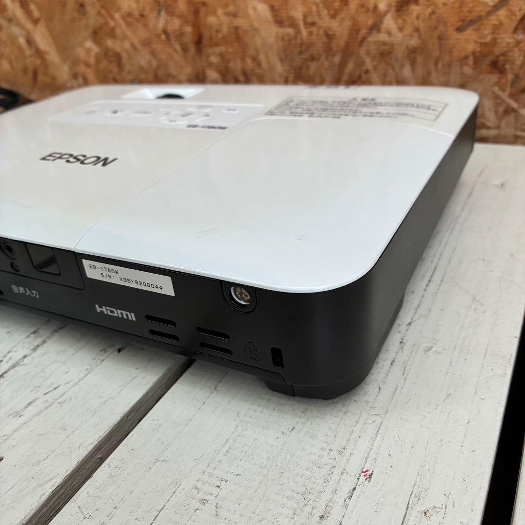 0688 EPSON プロジェクター　EB-1780W ランプ点灯時間1787H