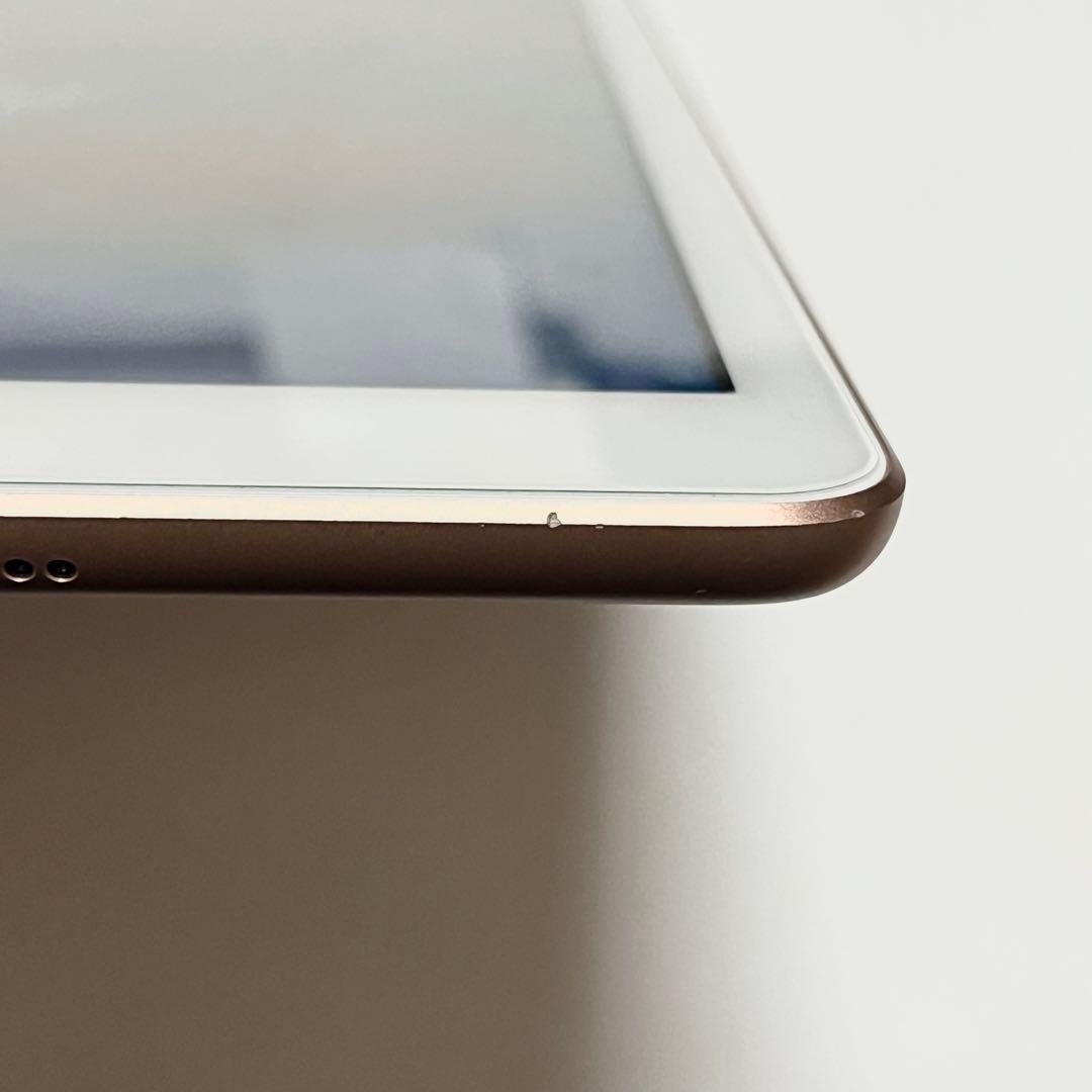 iPad 第8世代 32GB WiFi ゴールド 純正キーボード ケース付