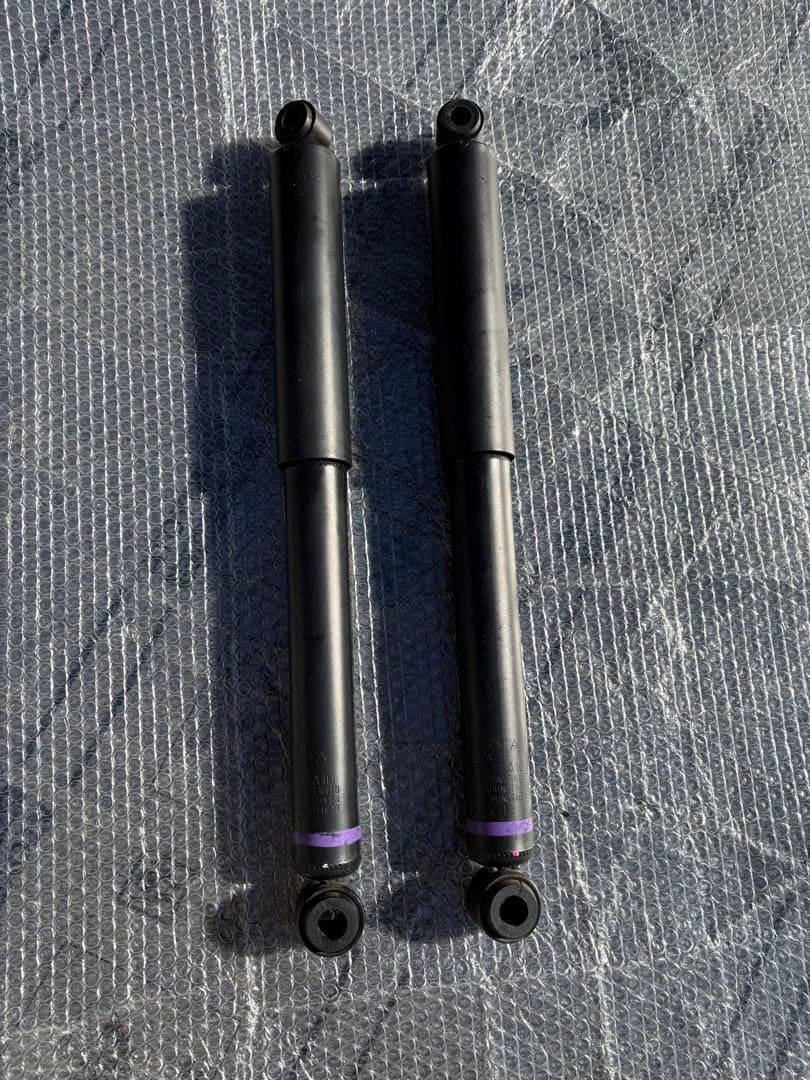【美品】 TOYOTA 200系ハイエース 純正ショックアブソーバー 2WD